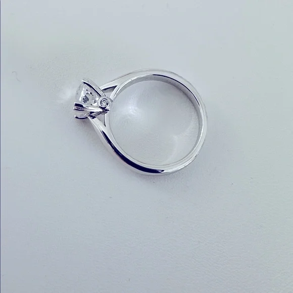 NEW white topaz white gold solitaire Ring - Picture 5 of 7